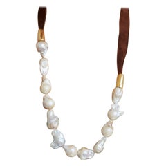 Baroque pearl with leather necklace