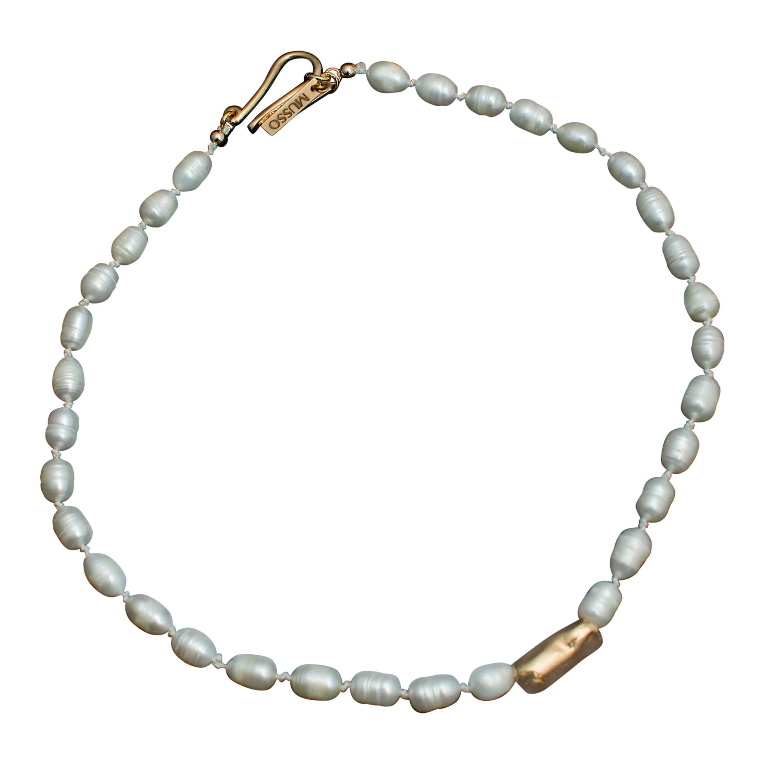 Medium freshwater pearl necklace For Sale