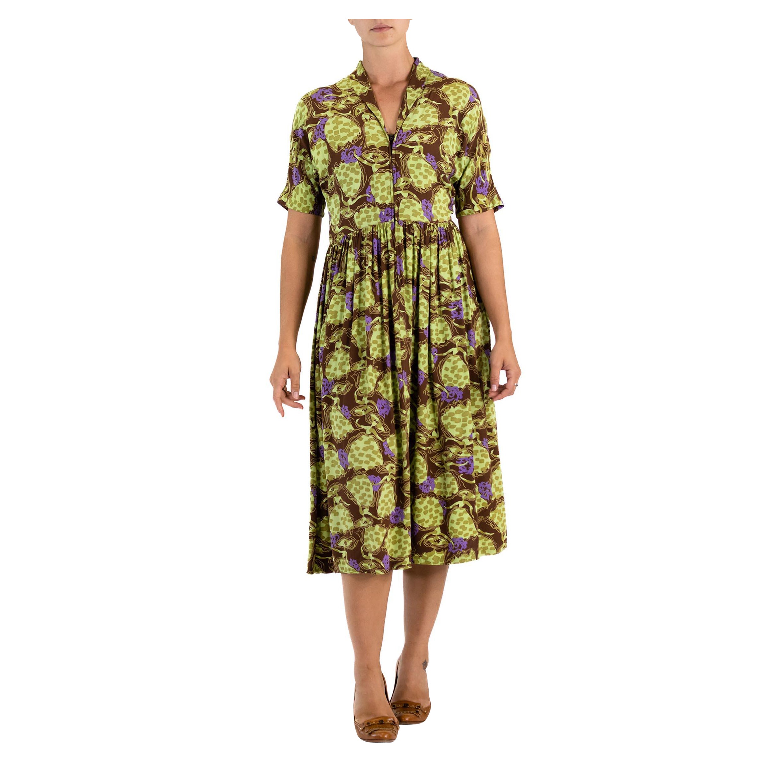 1940S Brown & Green  Dancing Ladies Novelty Print Dress For Sale
