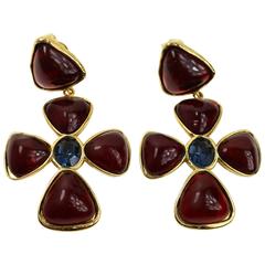 Chanel Vintage Goldtone Burgundy Gripoix Clover Drop Clip-On Earrings 3