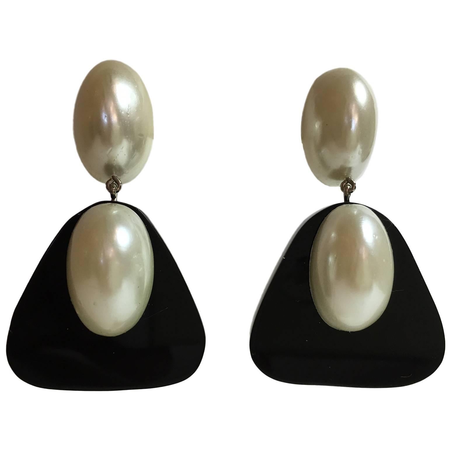 1980s JUDITH HENDLER Black Acrylic with Pearl Accent Clip on Drop Earrings