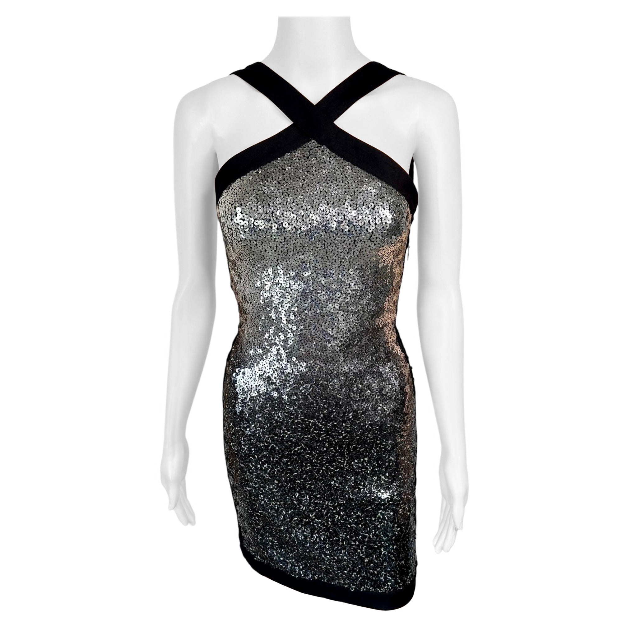 Roberto Cavalli - Robe courte dos nu dénudée ornée de sequins, issue d'un défilé printemps-été 2008