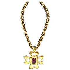 90s. Vintage CHANEL red gripoix large flower motif statement necklace. Gorgeous