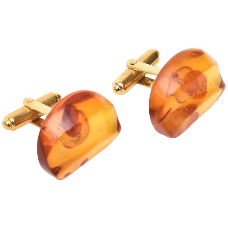 Pair of Amber Vintage Cufflinks For Sale at 1stdibs