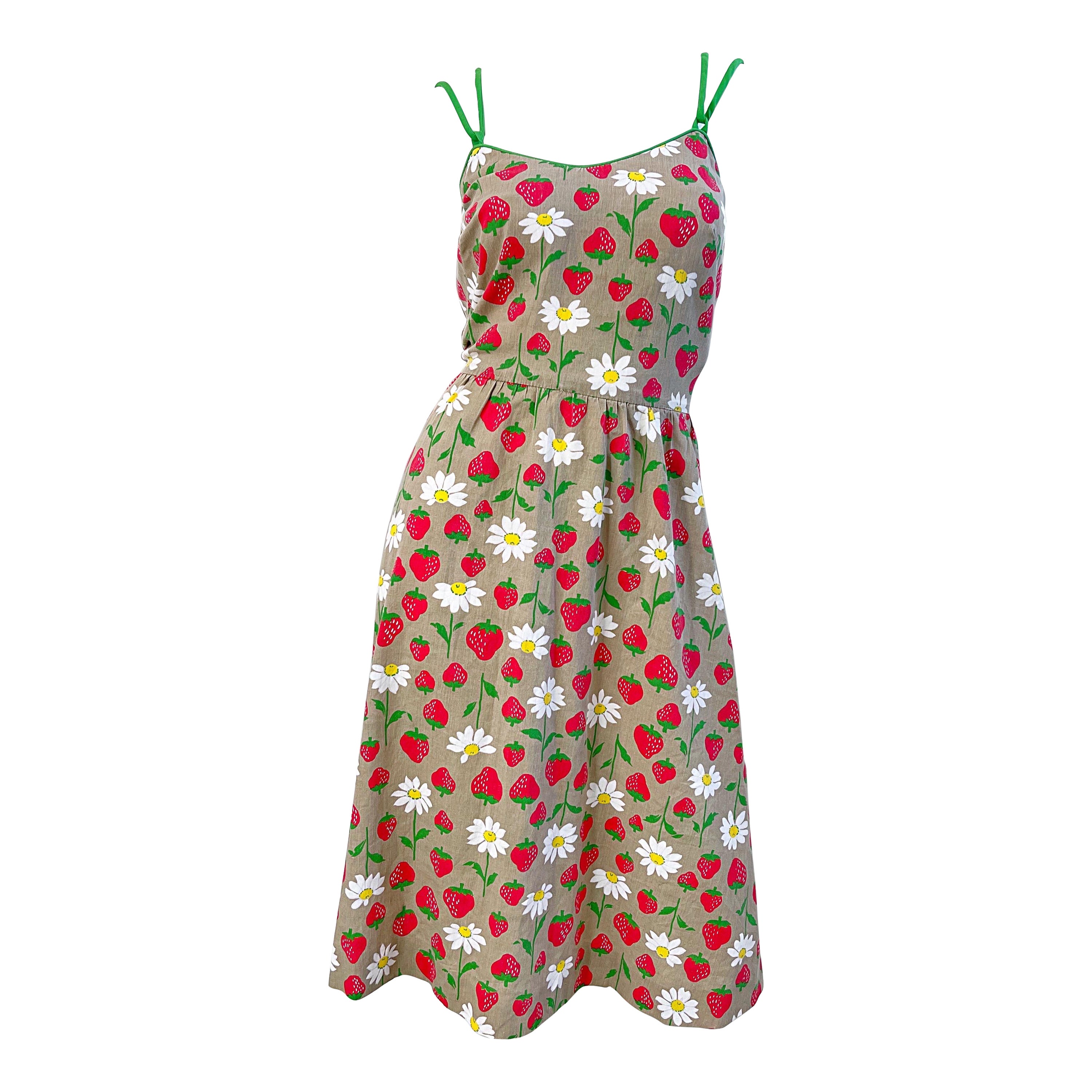 1970s Strawberry and Daisy Novelty Print Khaki Vintage 70s Cotton Sun Dress For Sale