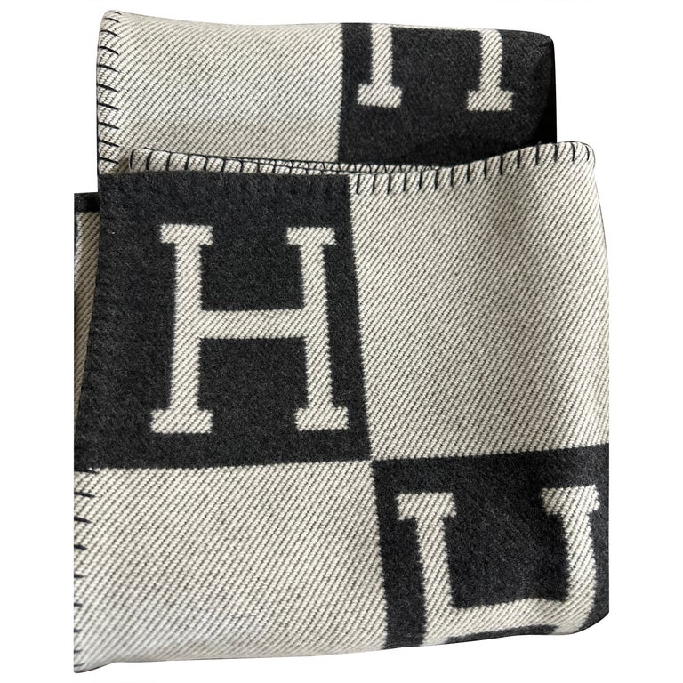 Hermes Blanket Avalon Throw Gris Fonce Ecru Wool Cashmere For Sale at