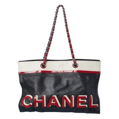 „Nr 5 Stars“ Umhängetasche aus Leder und Lackleder von Chanel 2002/03 