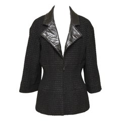 CHANEL Blazer en tweed noir et cuir métallique avec chaîne en argent Taille 42 2014 C