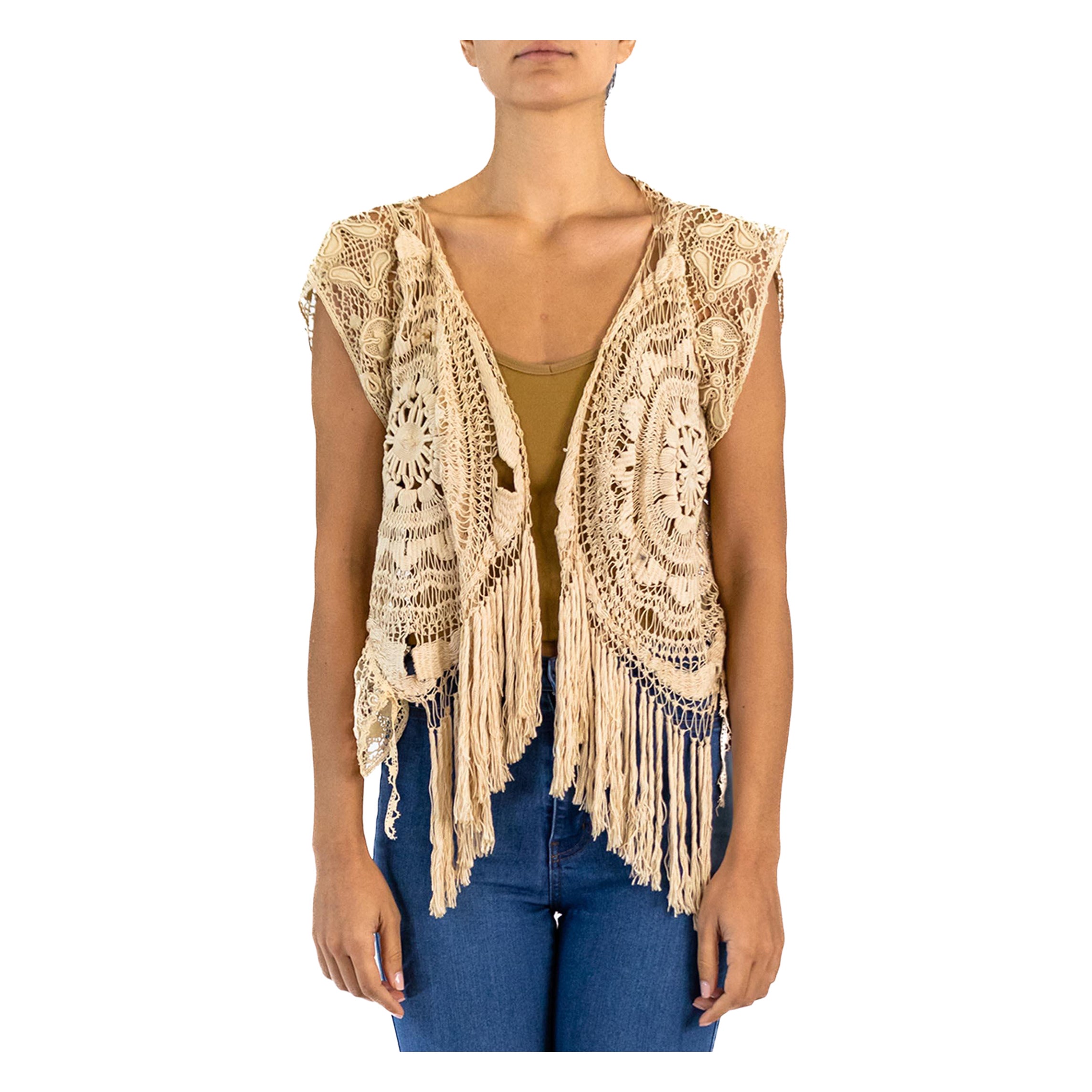 Cardigan en coton crocheté à la main de couleur crème avec frange, style édouardien