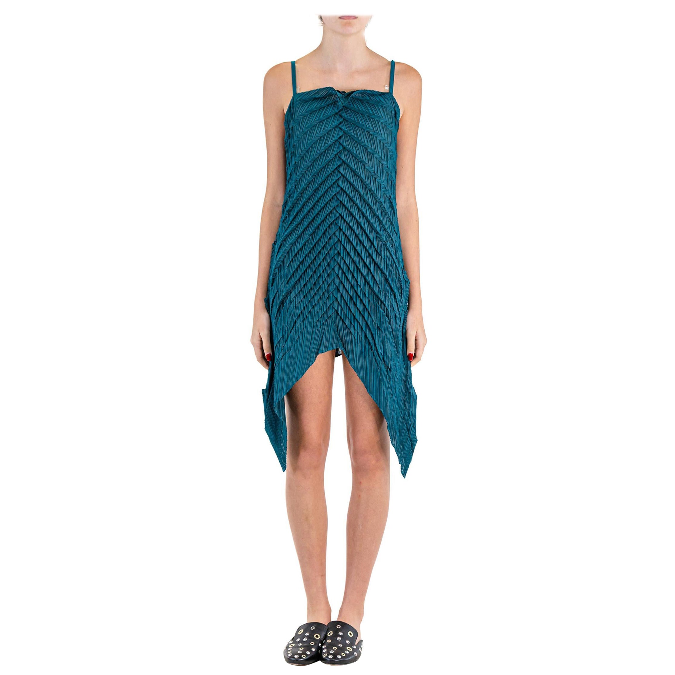 1990S ISSEY MIYAKE Emerald Green Avant Garde Polyester Chevron Pleated Long Top For Sale