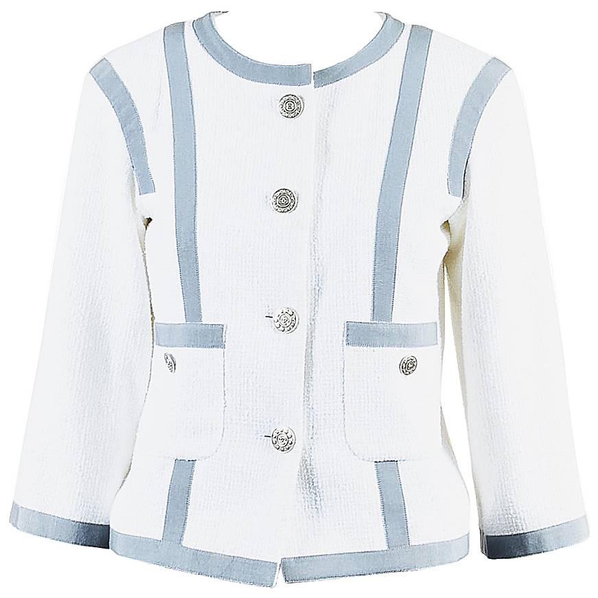 Chanel Gray & White Cotton & Silk Boucle Starred 'CC' Button Jacket SZ 40 For Sale