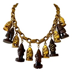 Isabel Canovas, collier à breloques guerrier doré vintage 