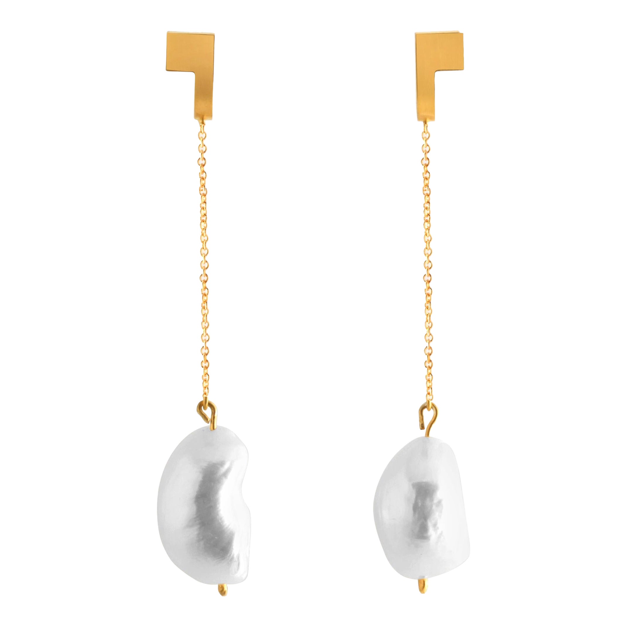 Lange Swing-Ohrringe aus 18 Karat Gold mit Barockperlen