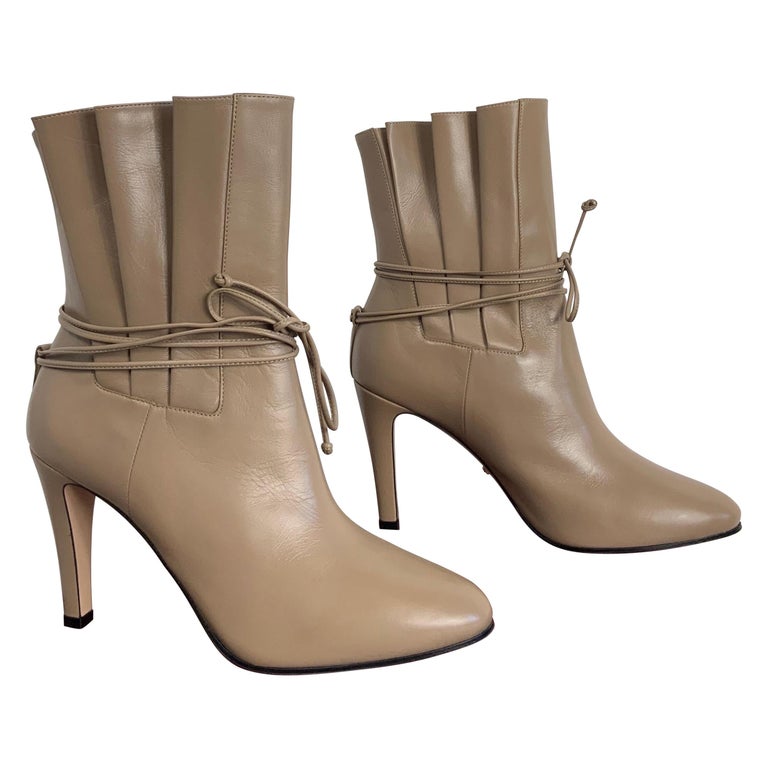 Gucci dove-grey high heels boots For Sale at 1stDibs | gucci high heels boots, grey high booties, heels