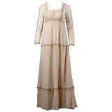 Robe longue paysanne en gauze de coton avec bordure en dentelle, années 1970