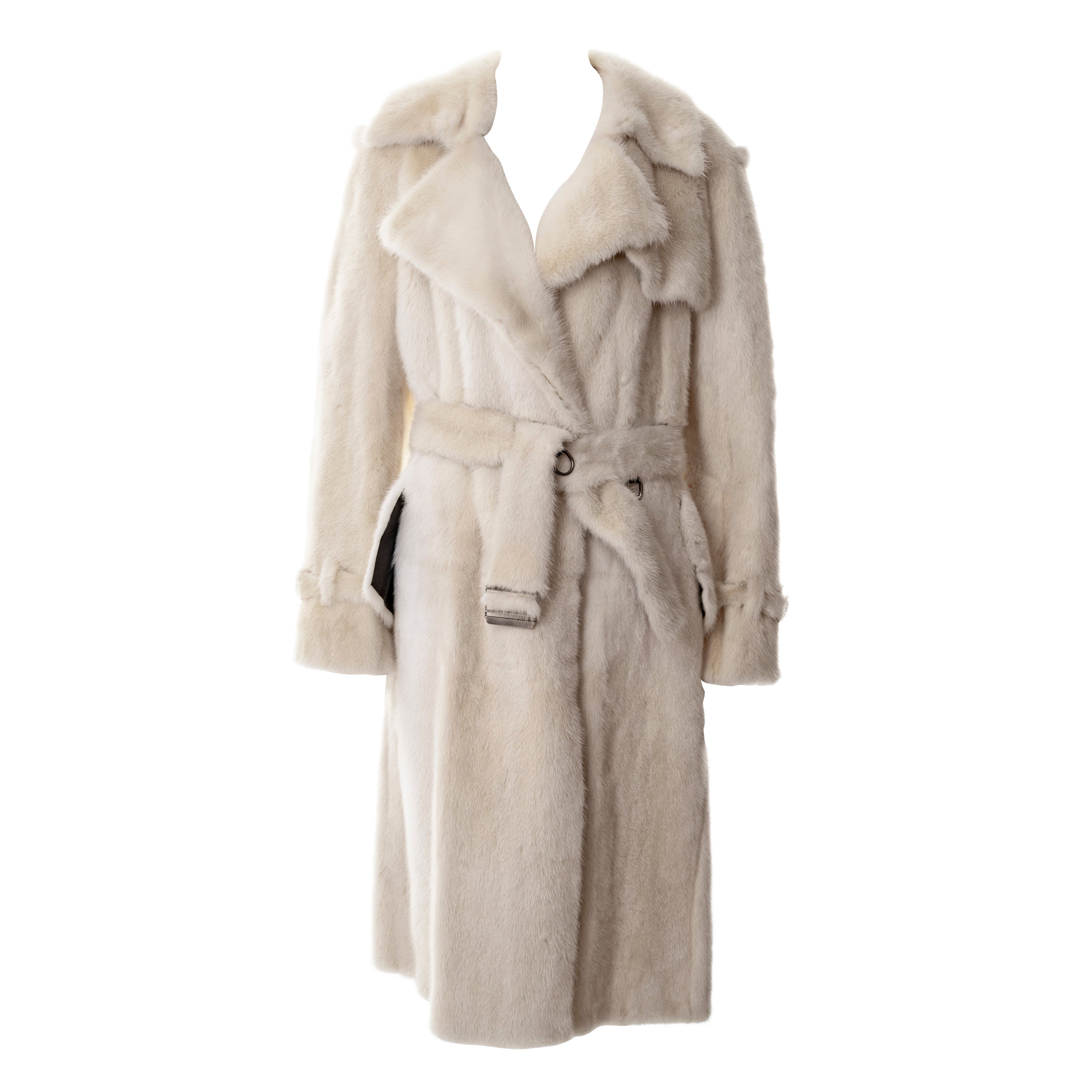Trench-coat Gucci par Tom Ford en fourrure de vison blanche, automne-hiver 1998 en vente