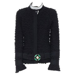 Veste de défilé CHANEL 09A en tweed bouclé noir avec col enveloppant et ceinture en cuir FR42