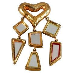 Broche vintage CHRISTIAN LACROIX cœur géométrique avec breloques miroir