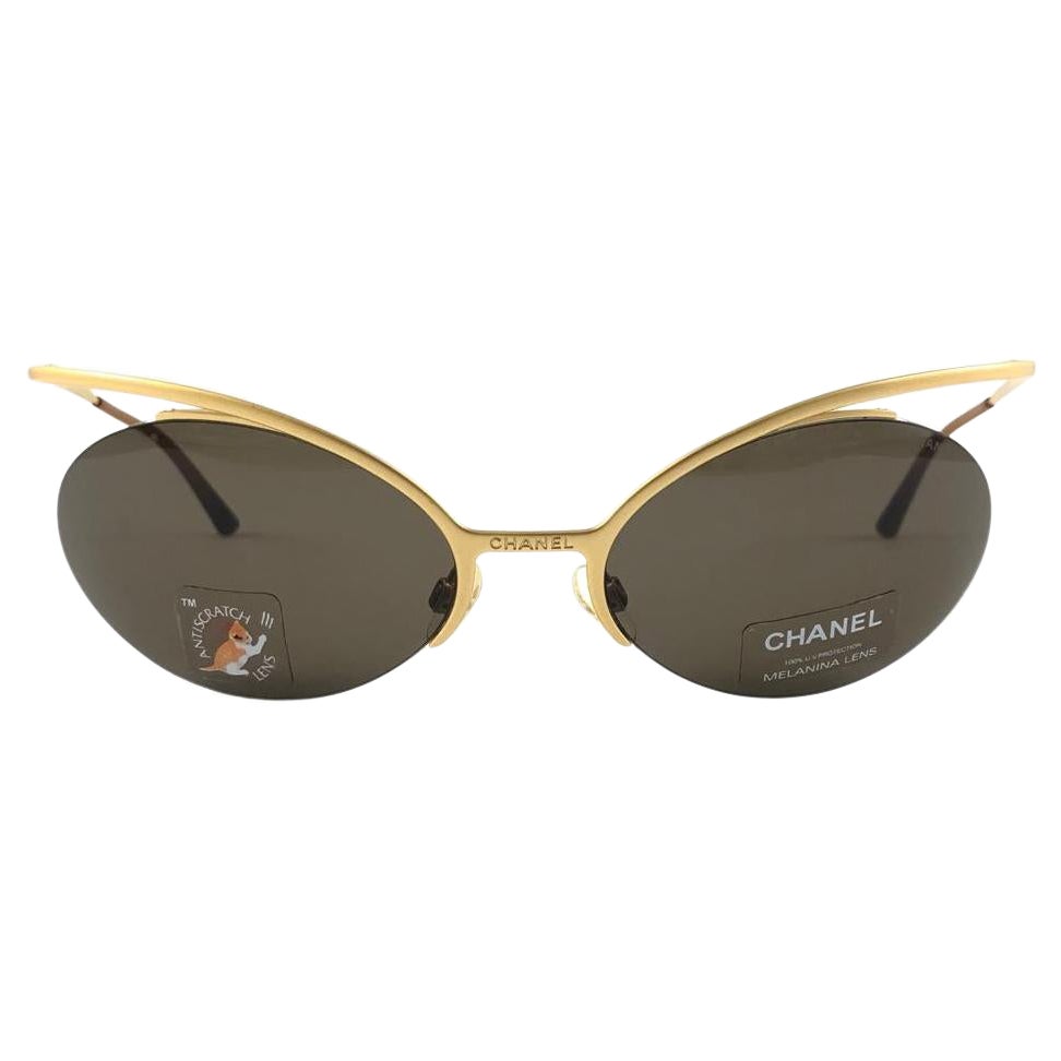 Ovale Vintage Chanel 4001 Gold-Sonnenbrille mit halber Rahmen, hergestellt in Italien, Y2K