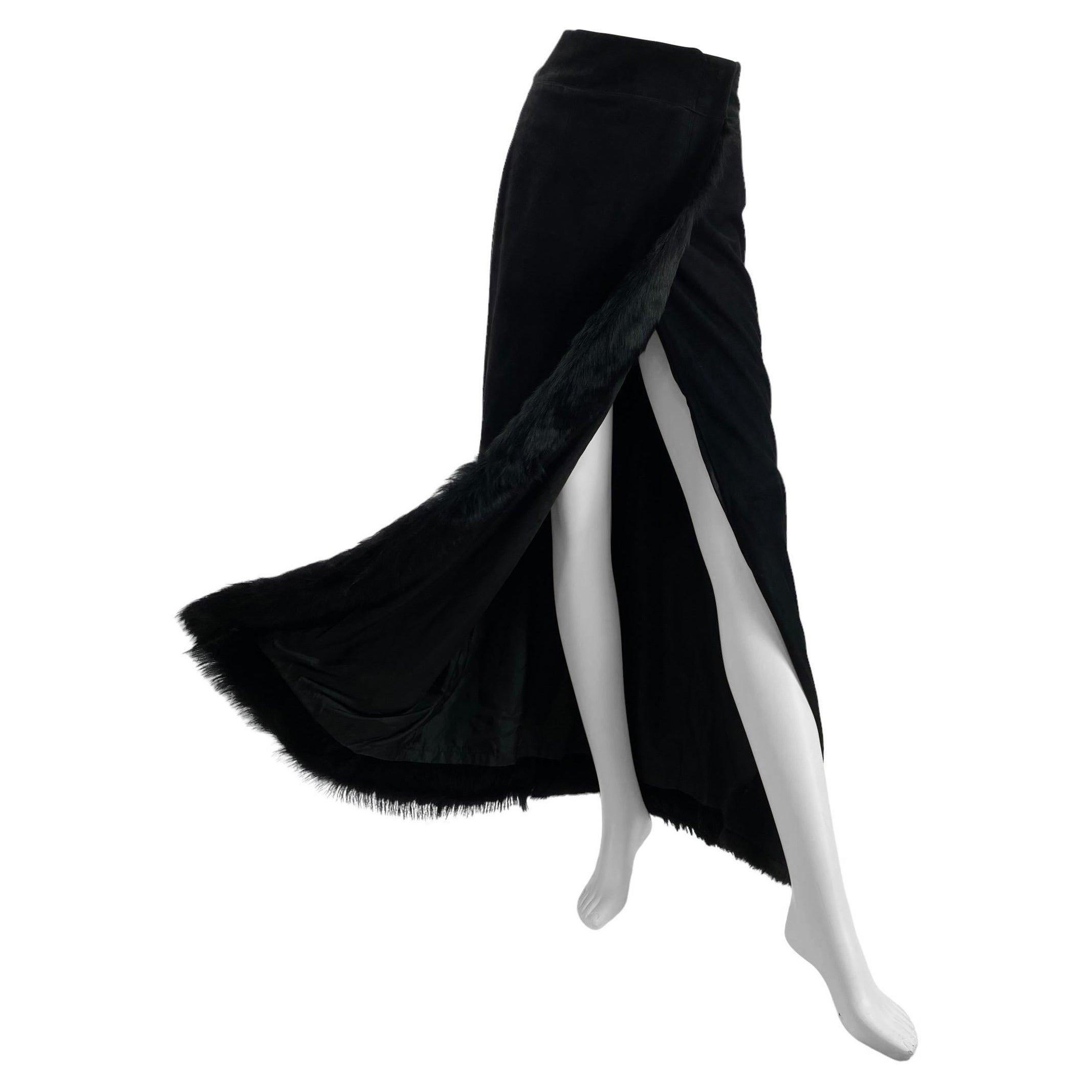 Vintage 1996 Tom Ford for Gucci Long Wrap Skirt Black Suede Leather Fur Trim 42 en vente