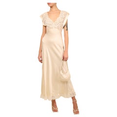 Cremefarbenes elfenbeinfarbenes Maxi-Hochzeits-Slip-Abendkleid aus Seide mit Blumenspitze XS