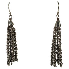 Boucles d'oreilles en acier taillé de style victorien avec pompon