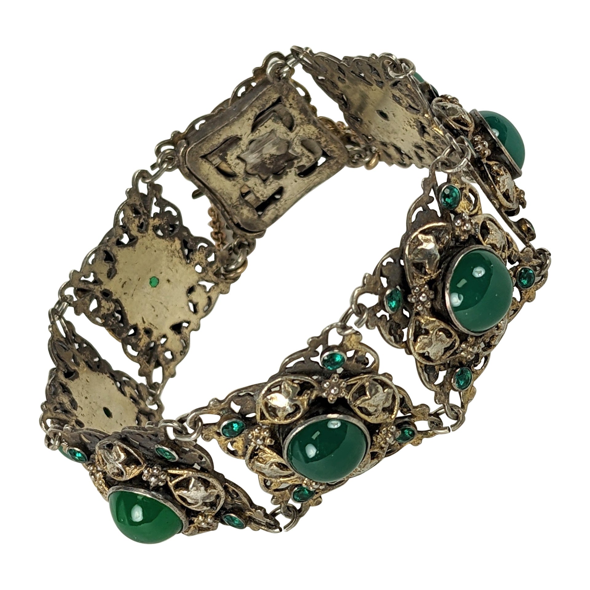 Verschnörkeltes ungarisches grünes Onyx-Armband im Angebot