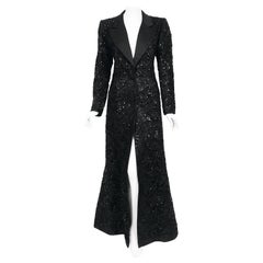 1984 Yves Saint Laurent Haute Couture Dokumentierte Maxi-Smokingjacke aus Satin mit Pailletten und Satin