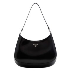 NEU Prada Schwarze Hobo-Umhängetasche aus Cleo-Leder