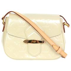 Bellflower patent leather crossbody bag Louis Vuitton Ecru in Patent  leather - 32489483
