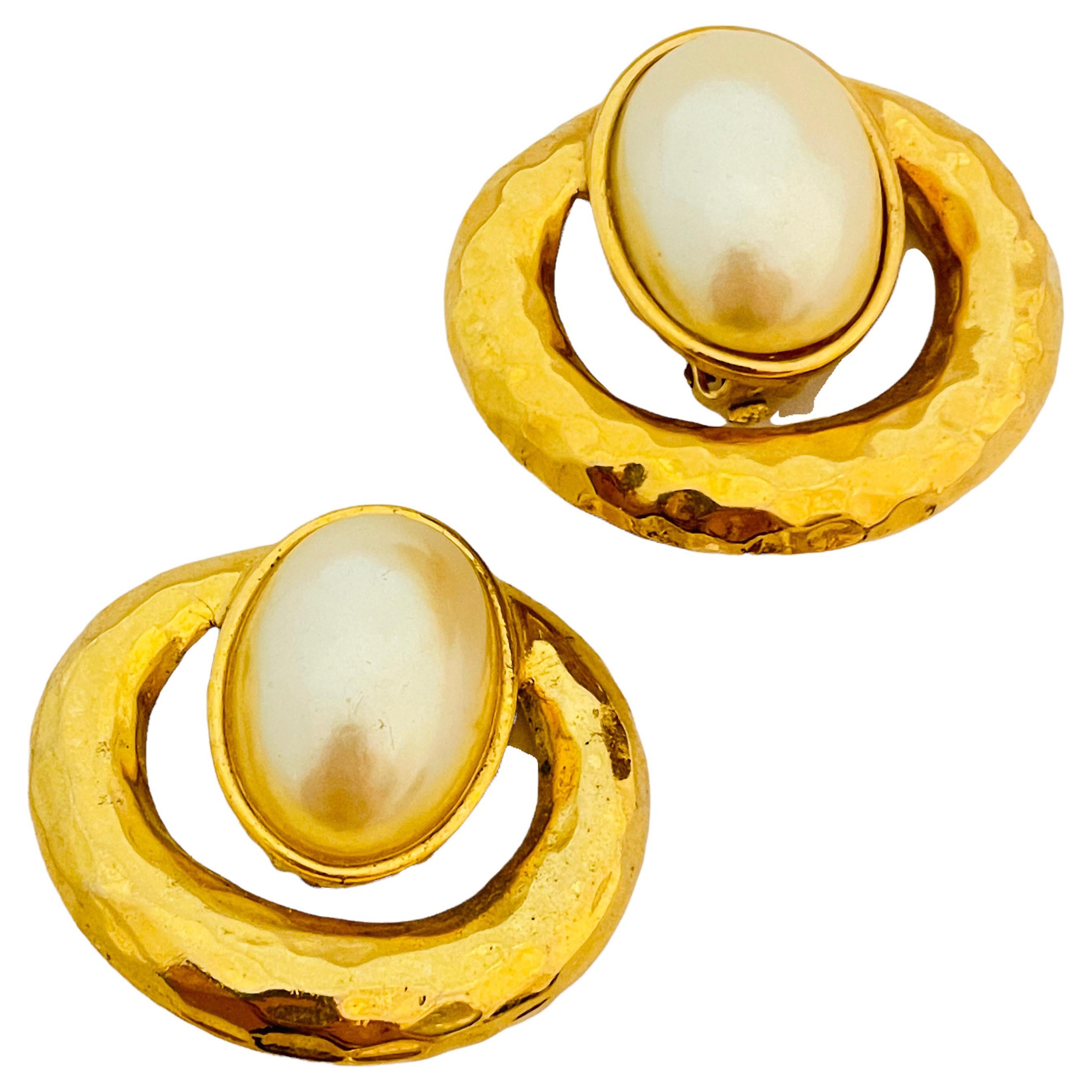 Vtg matte gold pearl clip on earrings designer runway For Sale