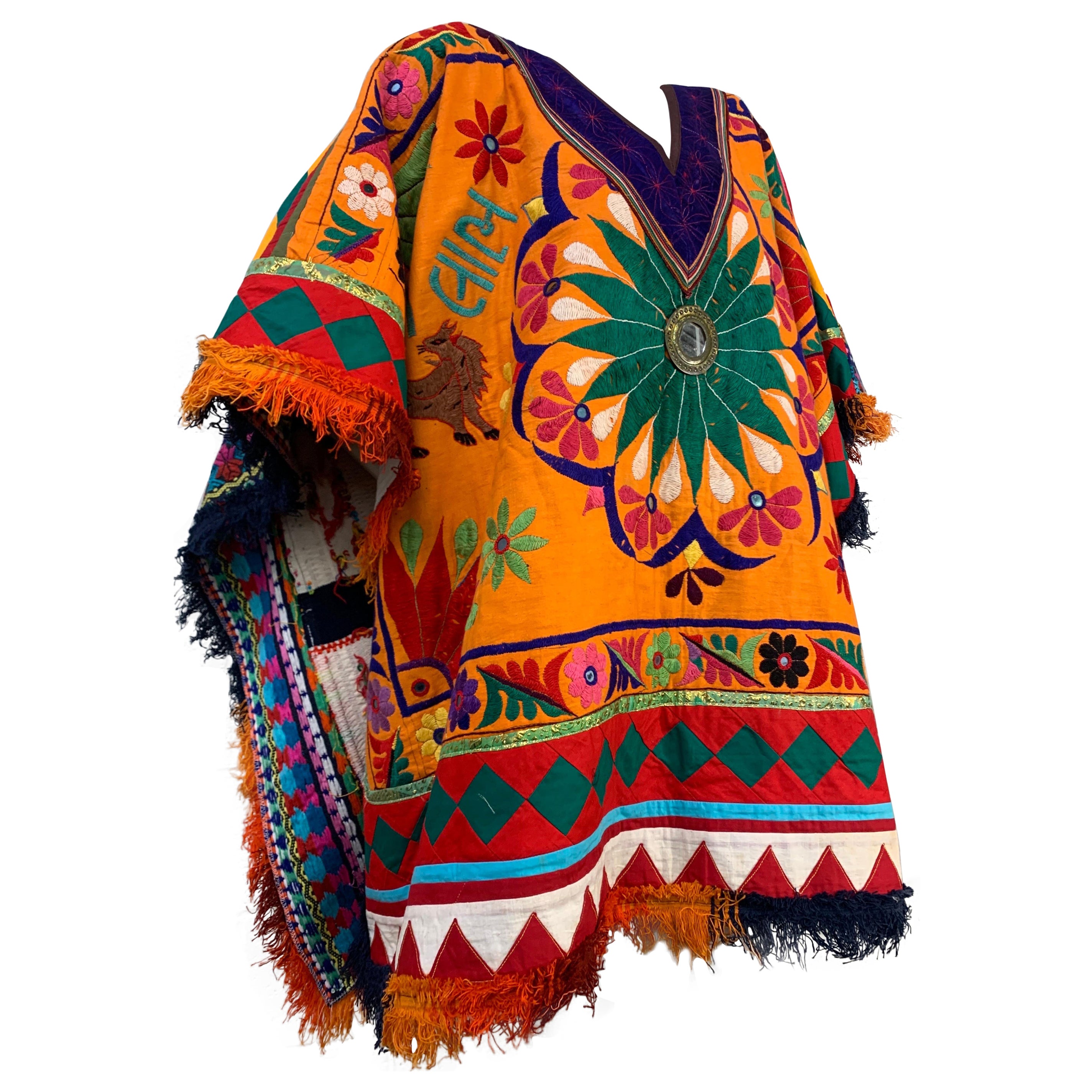 Créations - Art-To-Wear - Sarape tissée et brodée  Poncho aux couleurs vives en vente