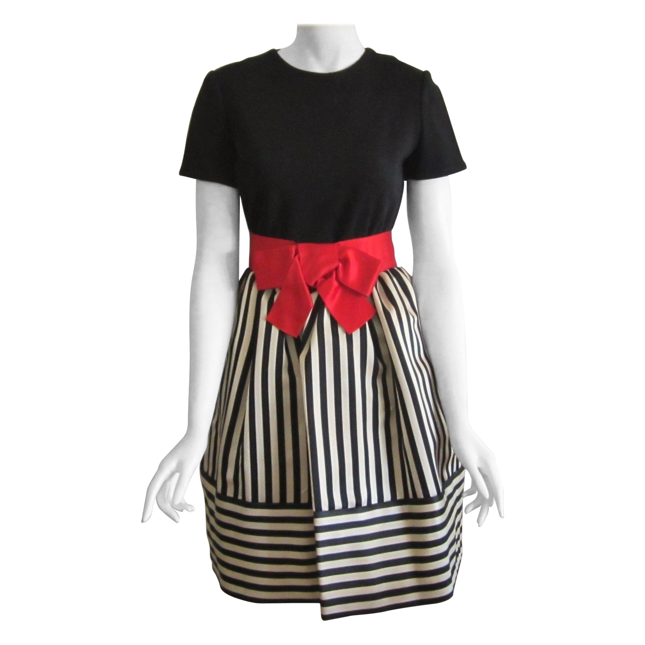 Bill Blass Black & White red striped baby doll dress W/ pockets, 1980s Size 4  For Sale