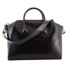 Givenchy Model: Antigona Bag Glazed Leather Medium