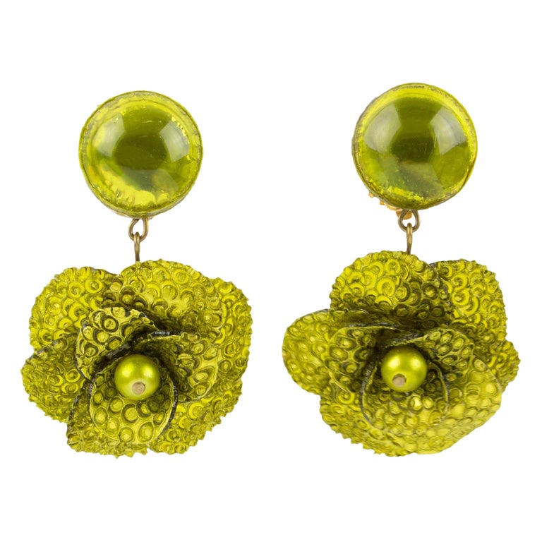 Francoise Montague by Cilea Resin Clip Earrings Green Poppy Flower For Sale  at 1stDibs