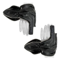 Chanel - Authenticated Gloves - Leather Black Plain for Women, Very Good Condition