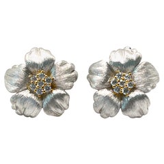 Boucles d'oreilles en argent sterling bicolore avec fleur à cinq pétales de 18 mm