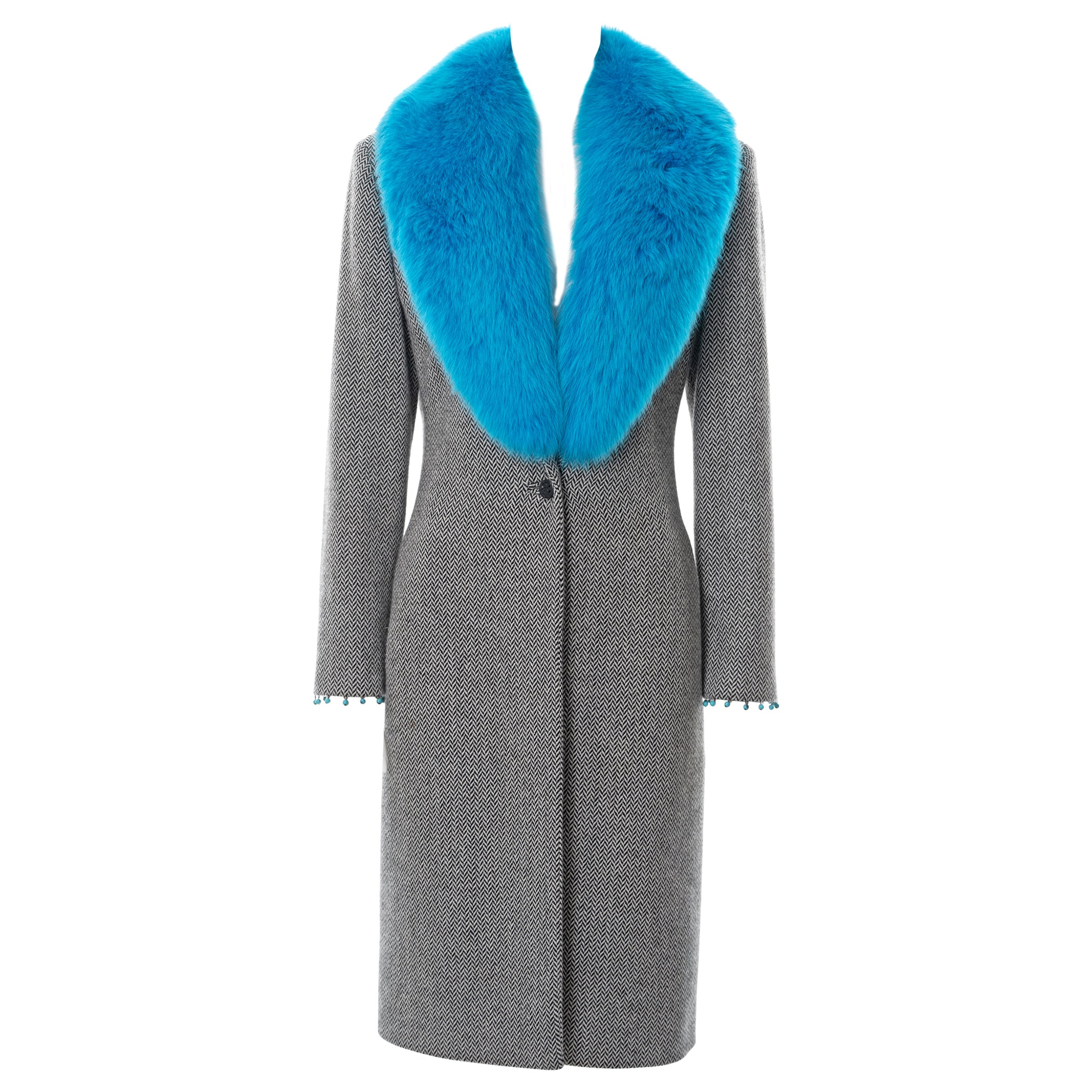 Manteau en tweed à chevrons Gianni Versace avec col en fourrure de renard bleu, A/H 1999 en vente