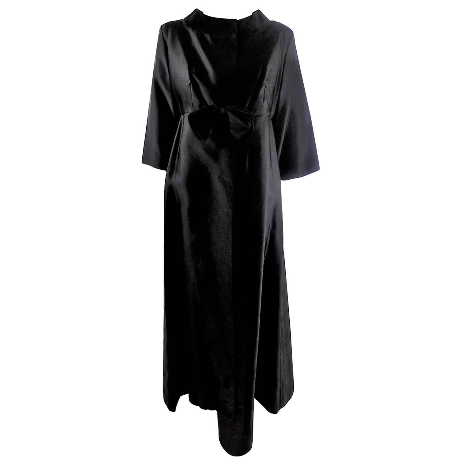 JR Theme New York Long Black Satin Eveing Opera Coat 1960's For Sale