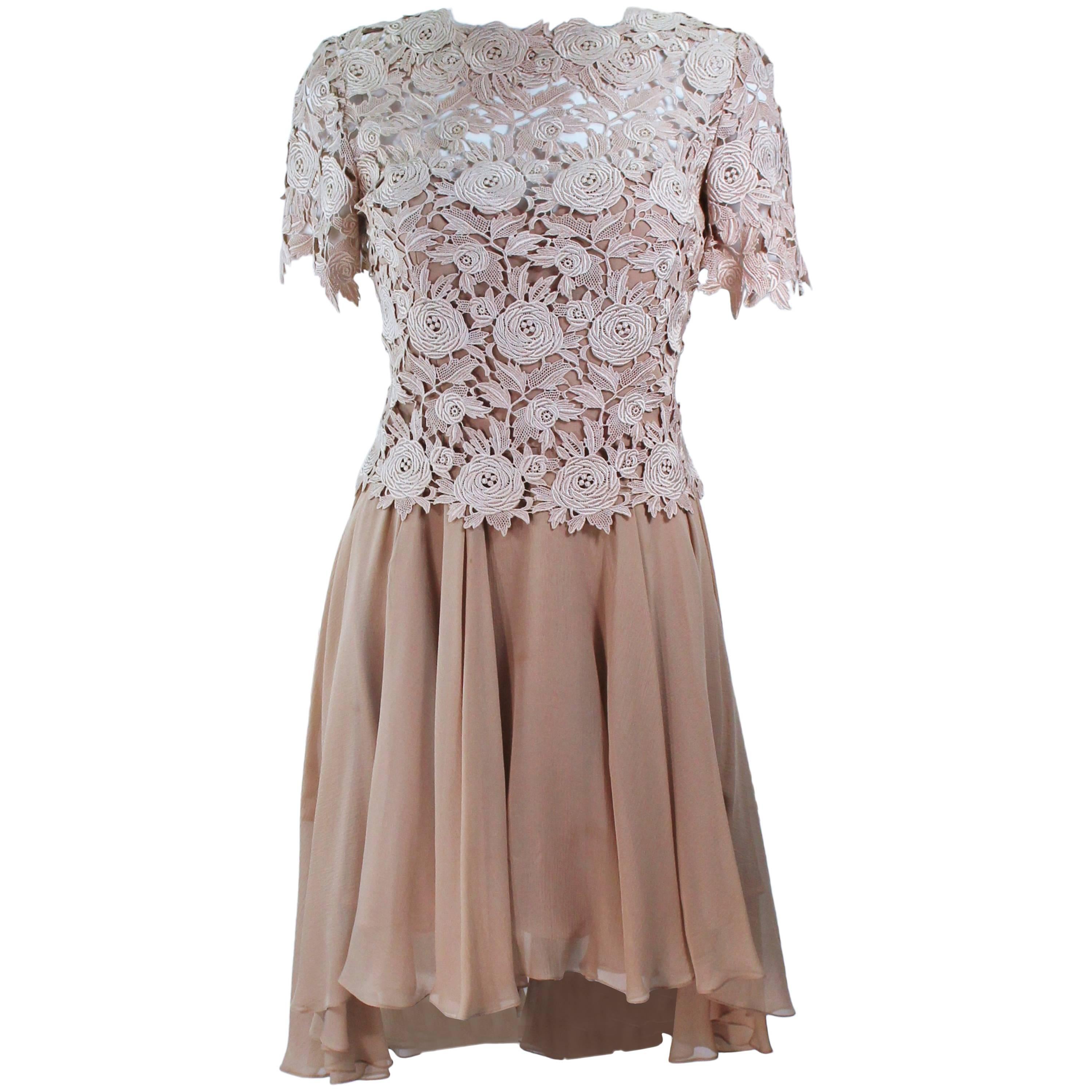 TRAVILLA Floral Lace Cocktail Dress with Chiffon Skirt Size 4 6 For Sale