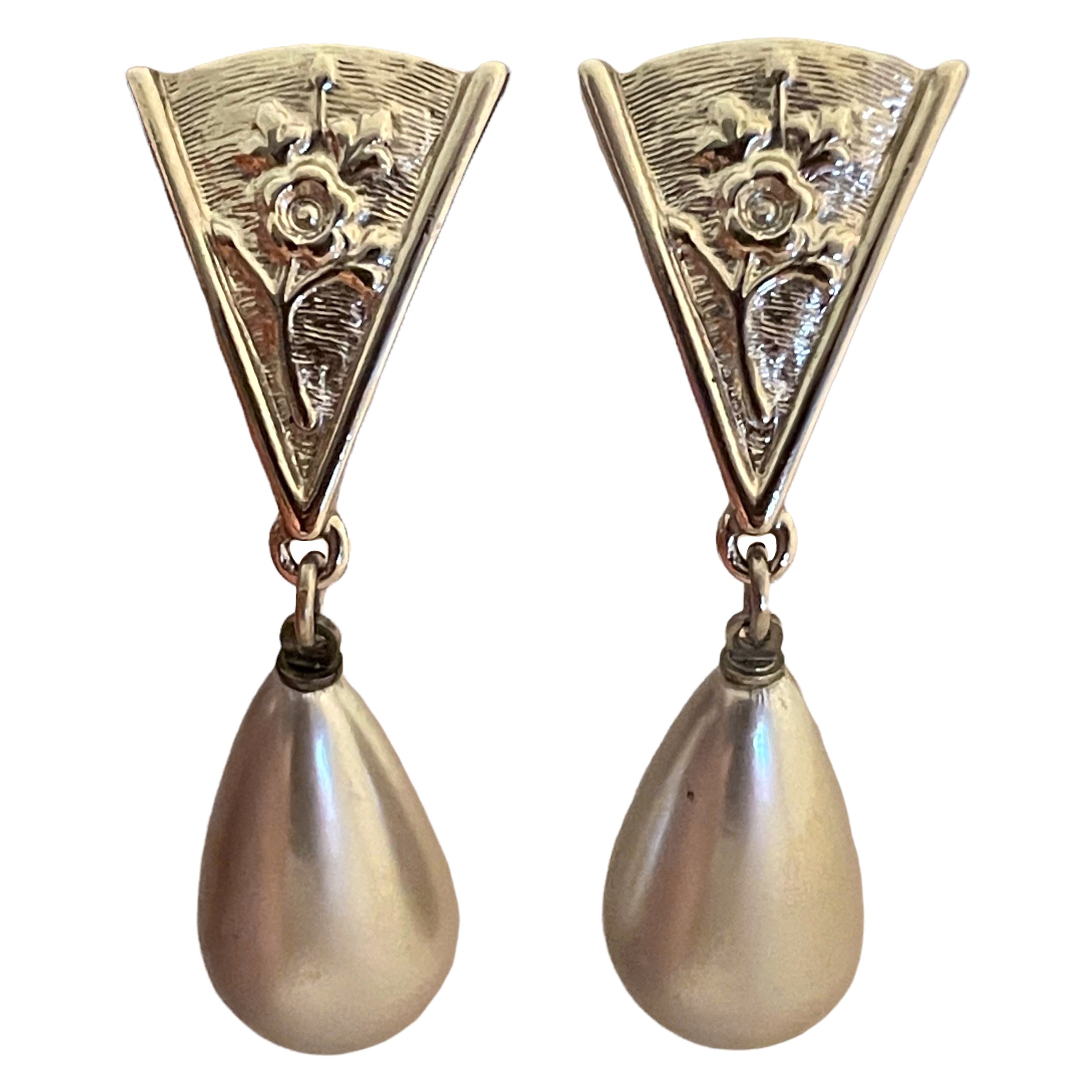 Vtg TRIFARI silver dangle pearl designer runway clip on earrings For Sale