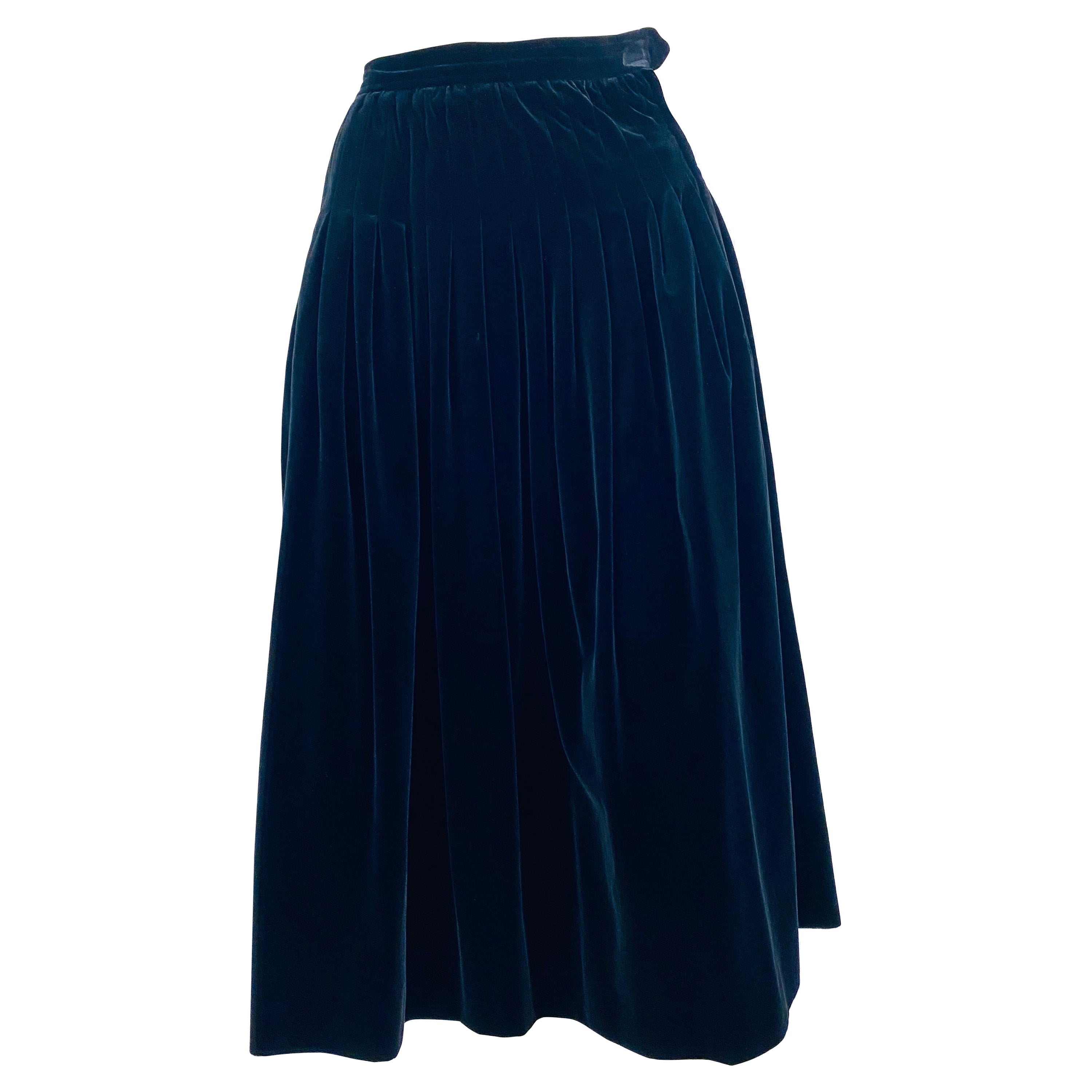 Vintage Yves saint laurent evening skirt from 1970 in black velvet For Sale