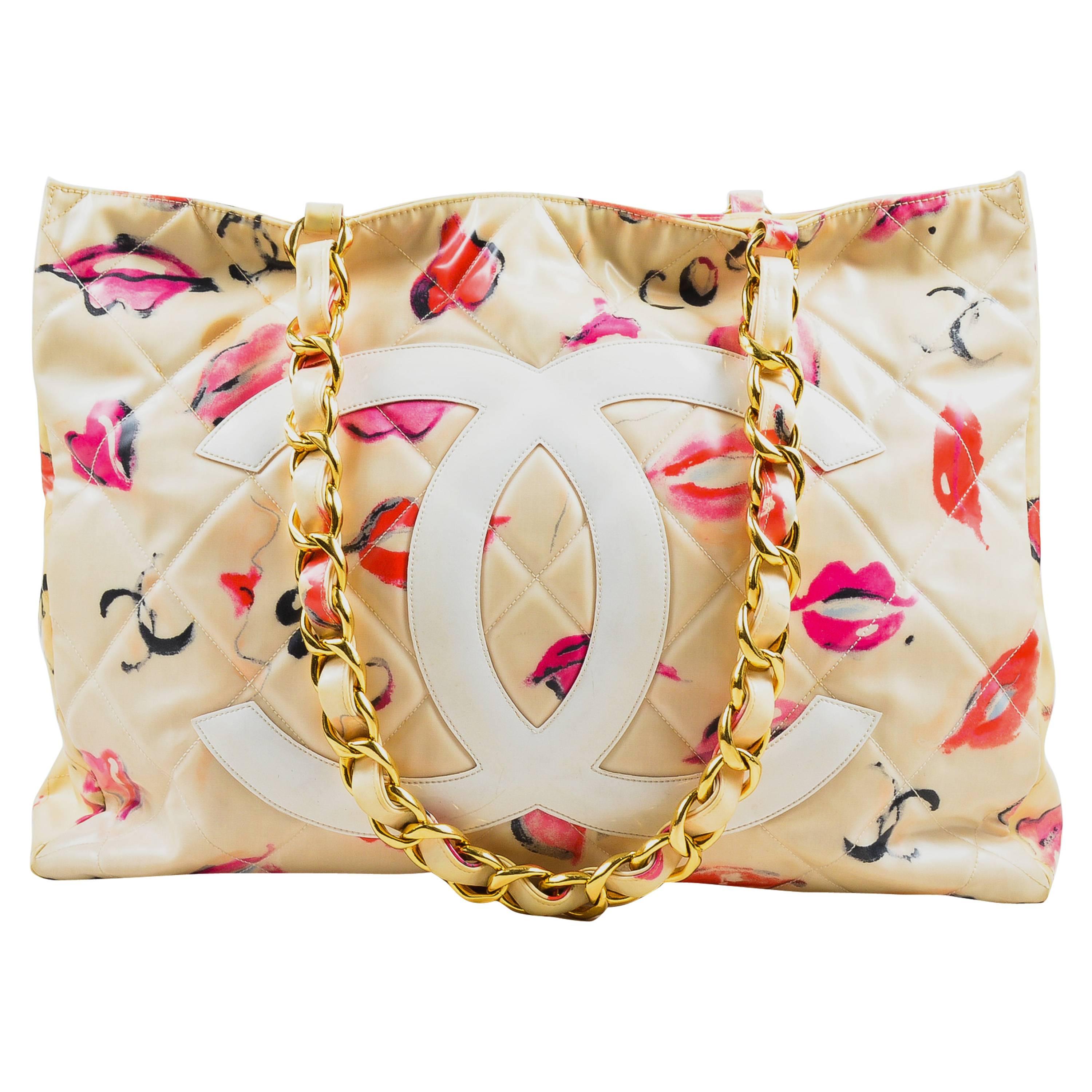 Vintage Chanel Cream Quilted Lip Print 'CC' Stitched Gold Hardware Chain Bag For Sale