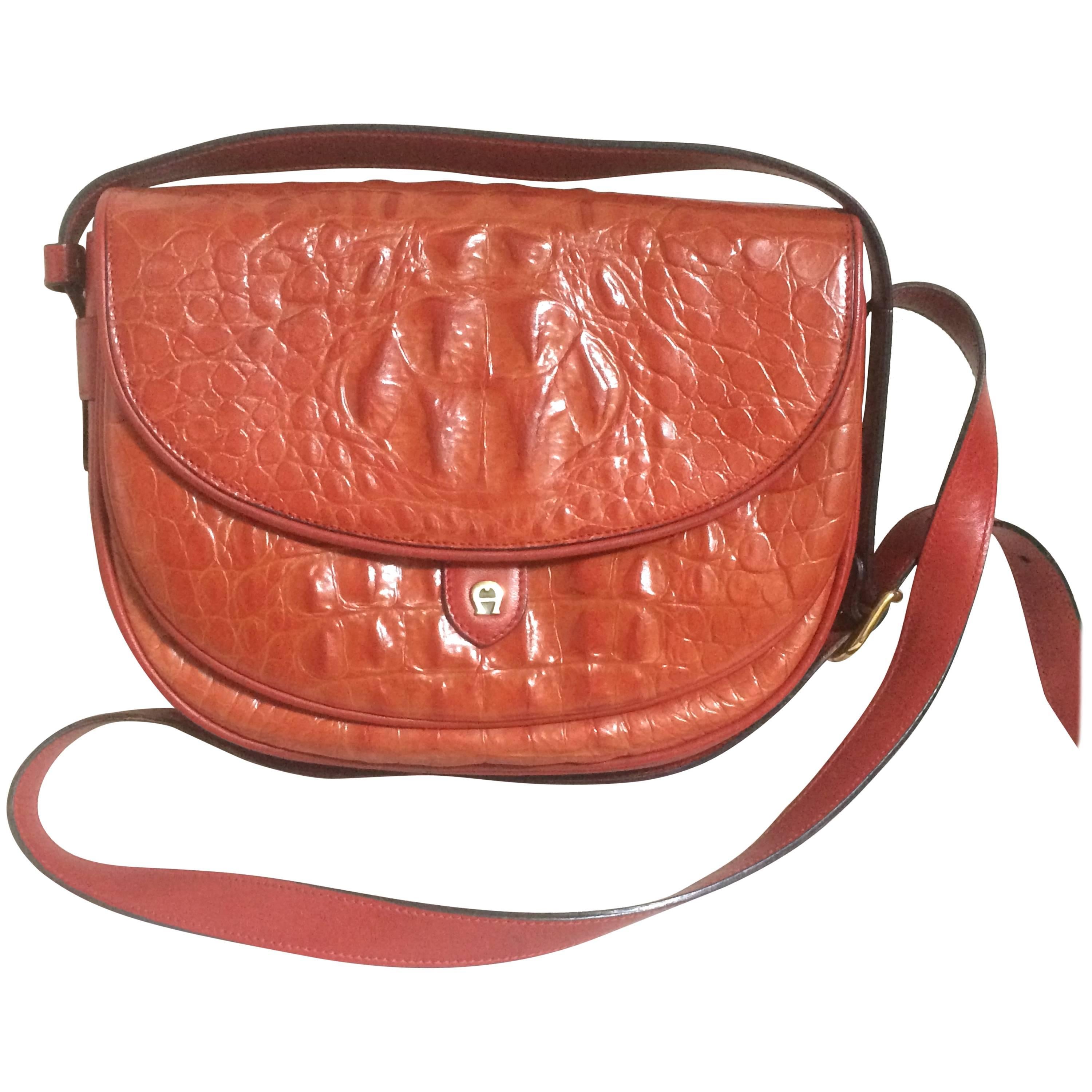 Vintage Etienne Aigner alligator embossed leather shoulder purse. Stunning color For Sale