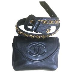Retro CHANEL black lamb leather waist purse, fanny bag with golden chain belt 