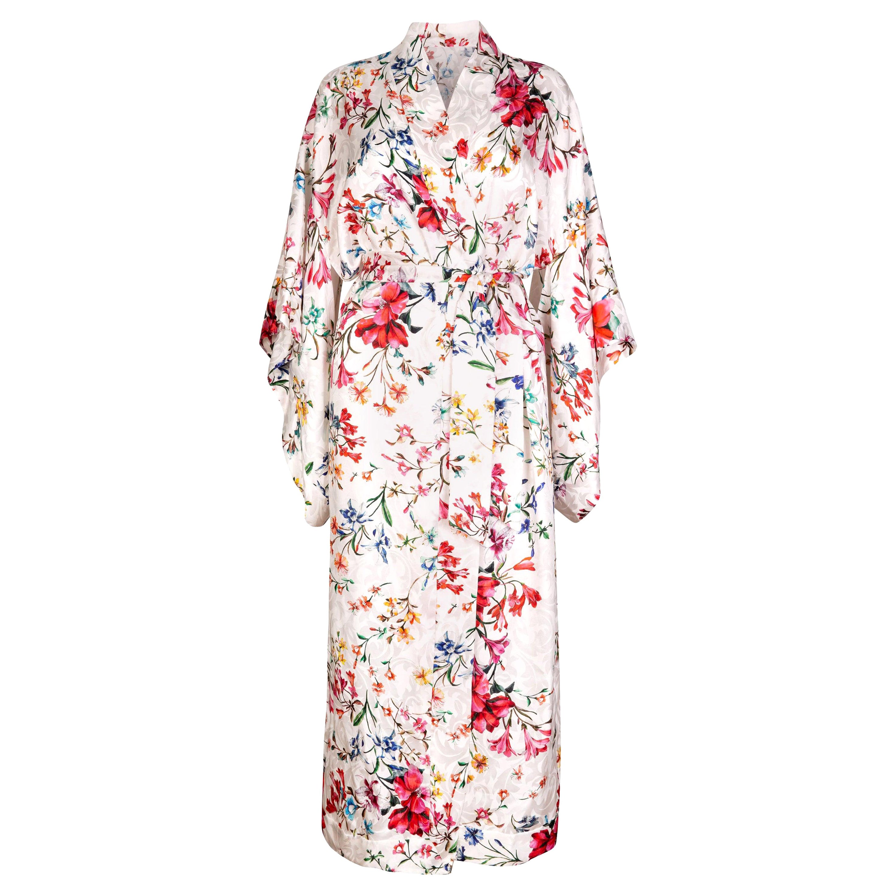 Robe kimono à fleurs Verheyen London en satin de soie italien - Taille unique  en vente