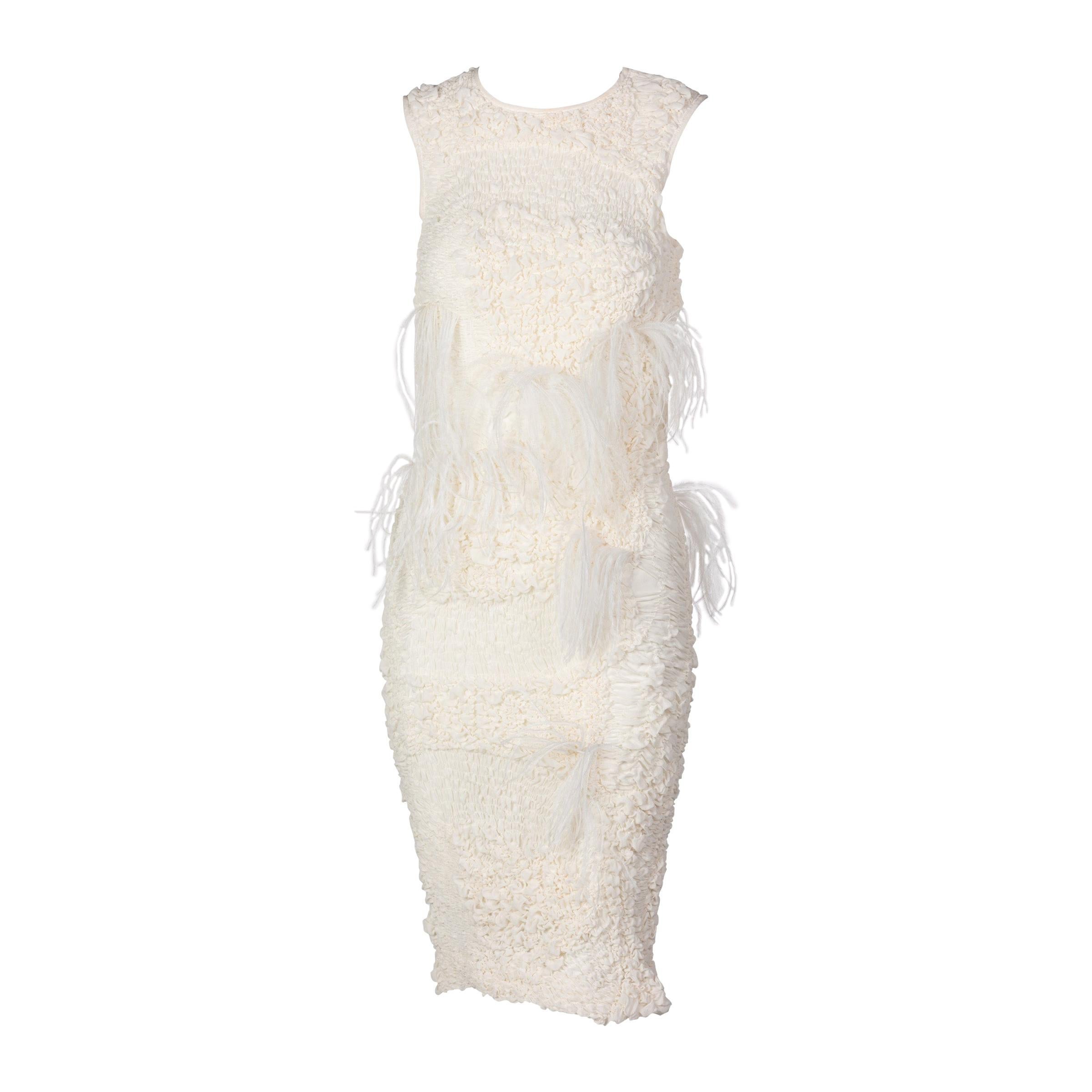 Elfenbeinfarbenes, mit Federn verziertes Seidenkleid von Nina Ricci, Frühjahr 2016 im Angebot