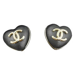 Vintage iconic CCs Chanel heart clip-on earring, made of black ebony sign.  2CC8 For Sale at 1stDibs