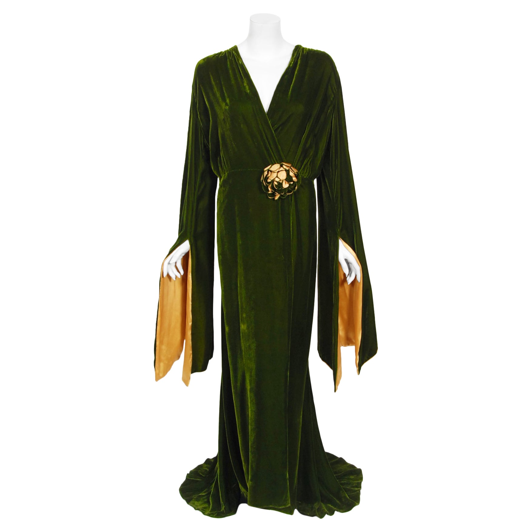 Vintage 1930's Princess Obolesnky Olive Green Velvet Winged-Sleeve Dressing Gown