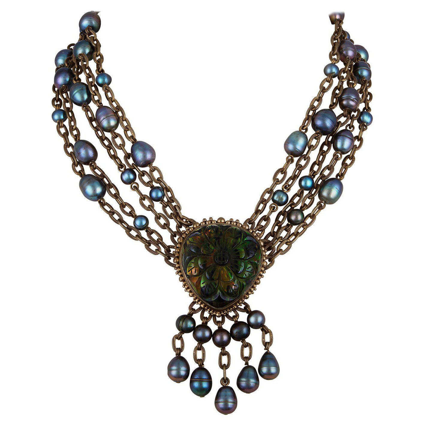Mehrreihige Halskette aus Messing mit geschnitztem Kristallquarz und Perlen von Stephen Dweck im Angebot